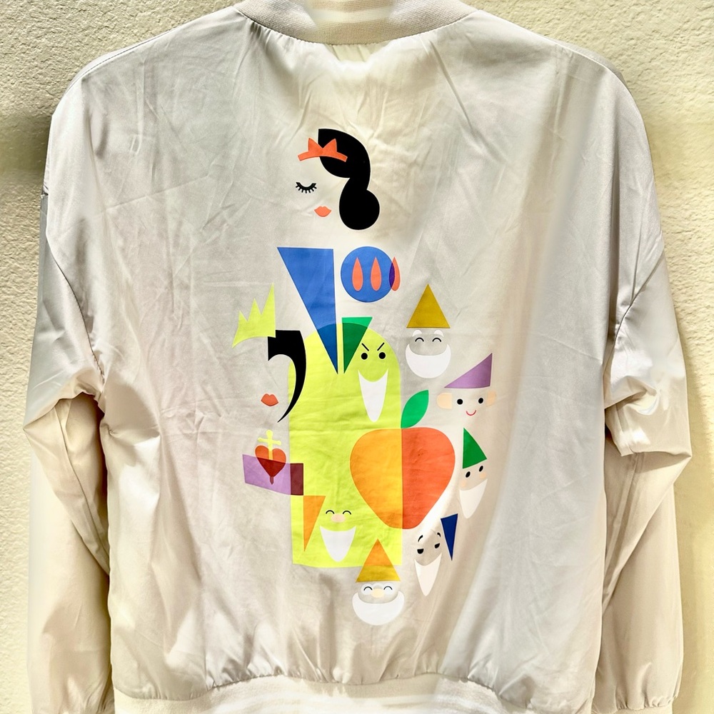 Original WALT Disney World Snow White satin jacket. No stains or tears.